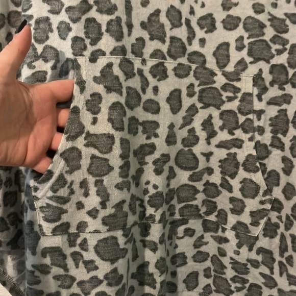 Pullover Top with Hood - Picture 5 of 8